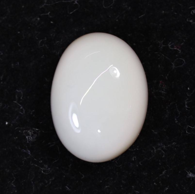 Australian White Opal - 8.10 Carat / 9.00 Ratti