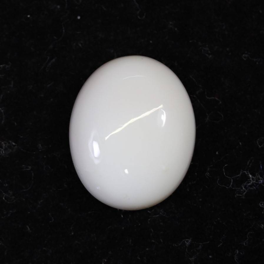 Australian White Opal - 8.20 Carat / 9.00 Ratti